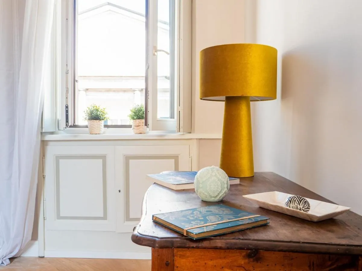 The Best Rent - Lovely One Bedroom Apartment Close To San Babila Mediolan